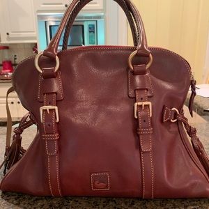 Dooney and Bourke like new purse.
